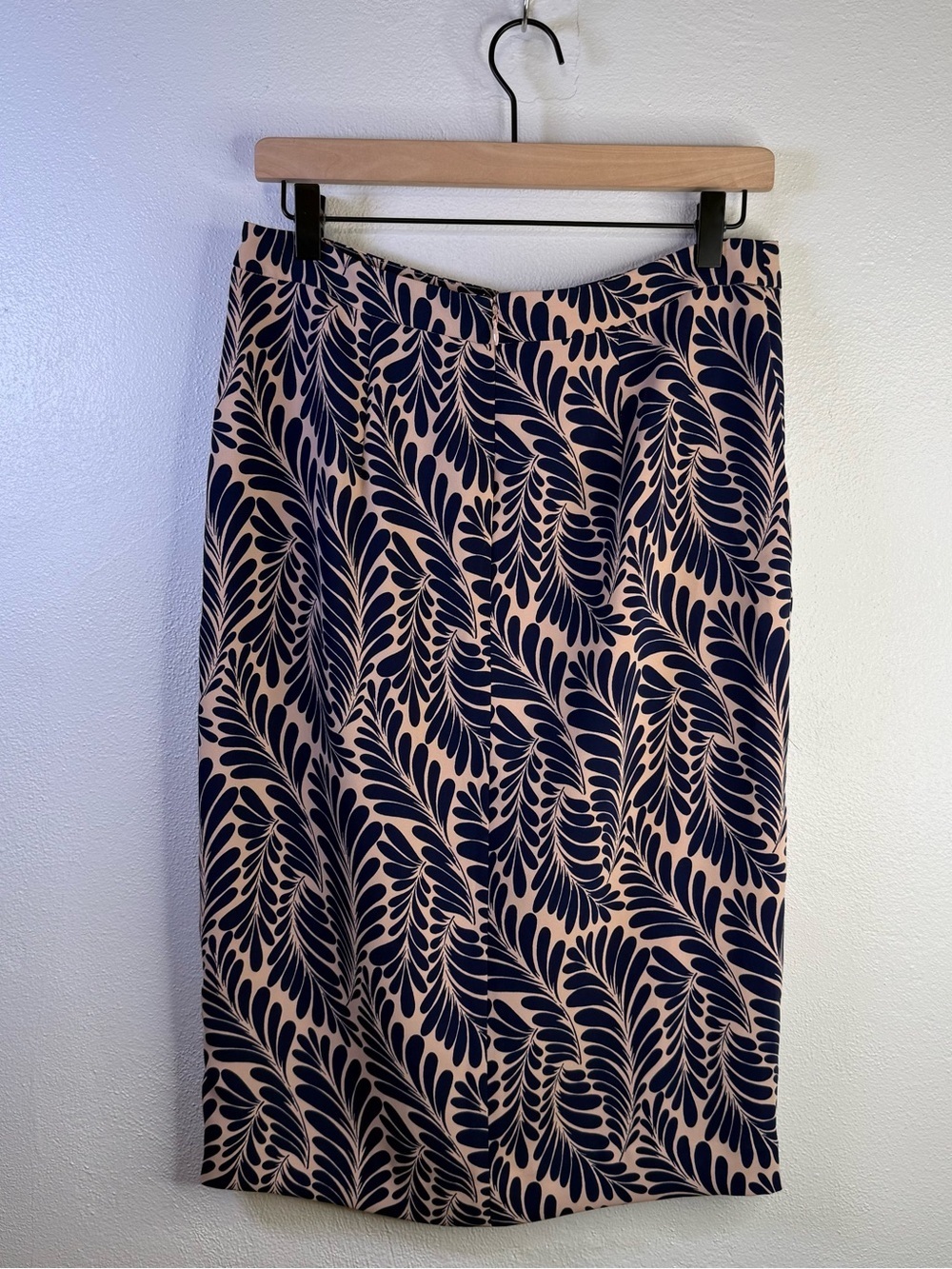 Ann Taylor Women’s Midi Pencil Skirt Faux Wrap Navy & Beige Petal Print Size 8 - Picture 9 of 16